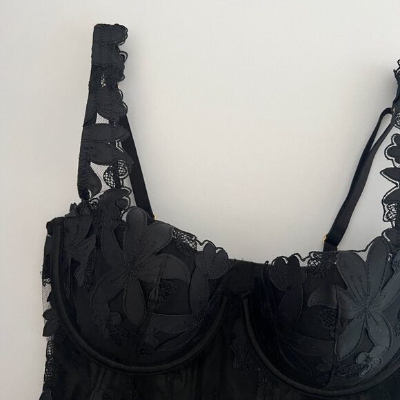 Victoria's Secret Black Floral Lace Corset - Picture 5 of 11
